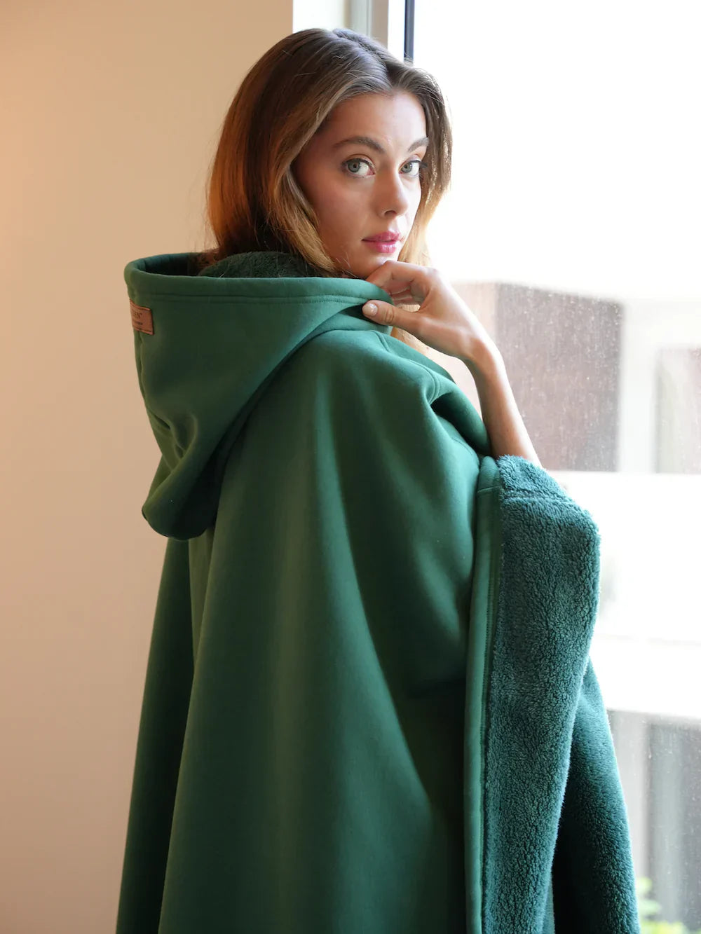 Milan - Unisex Kuscheldecke mit Kapuze Sofa