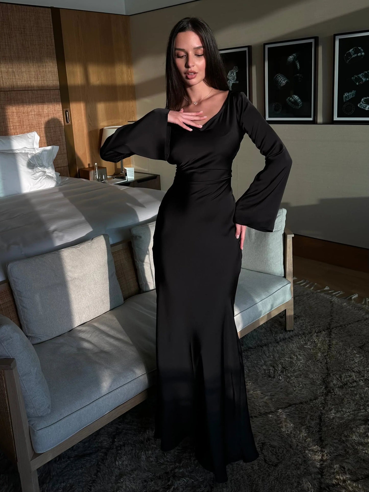 Valeria - Damen Maxikleid elegant langarm figurbetont mit weitem Saum
