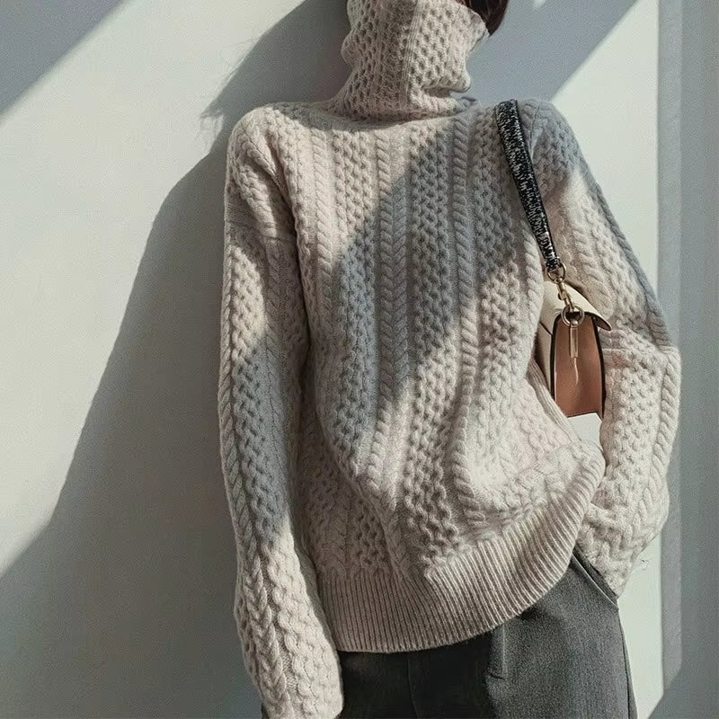 Sophie - Damen Strickpullover mit Zopfmuster und Rollkragen
