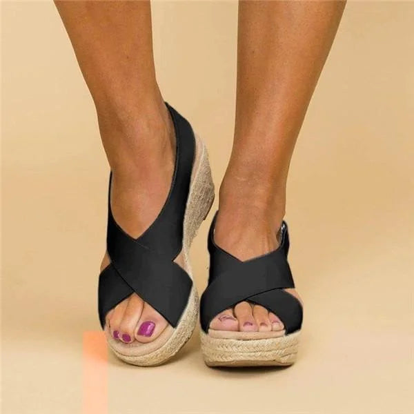 Marisol – Sommerliche Keilsandalen mit Bastsohle