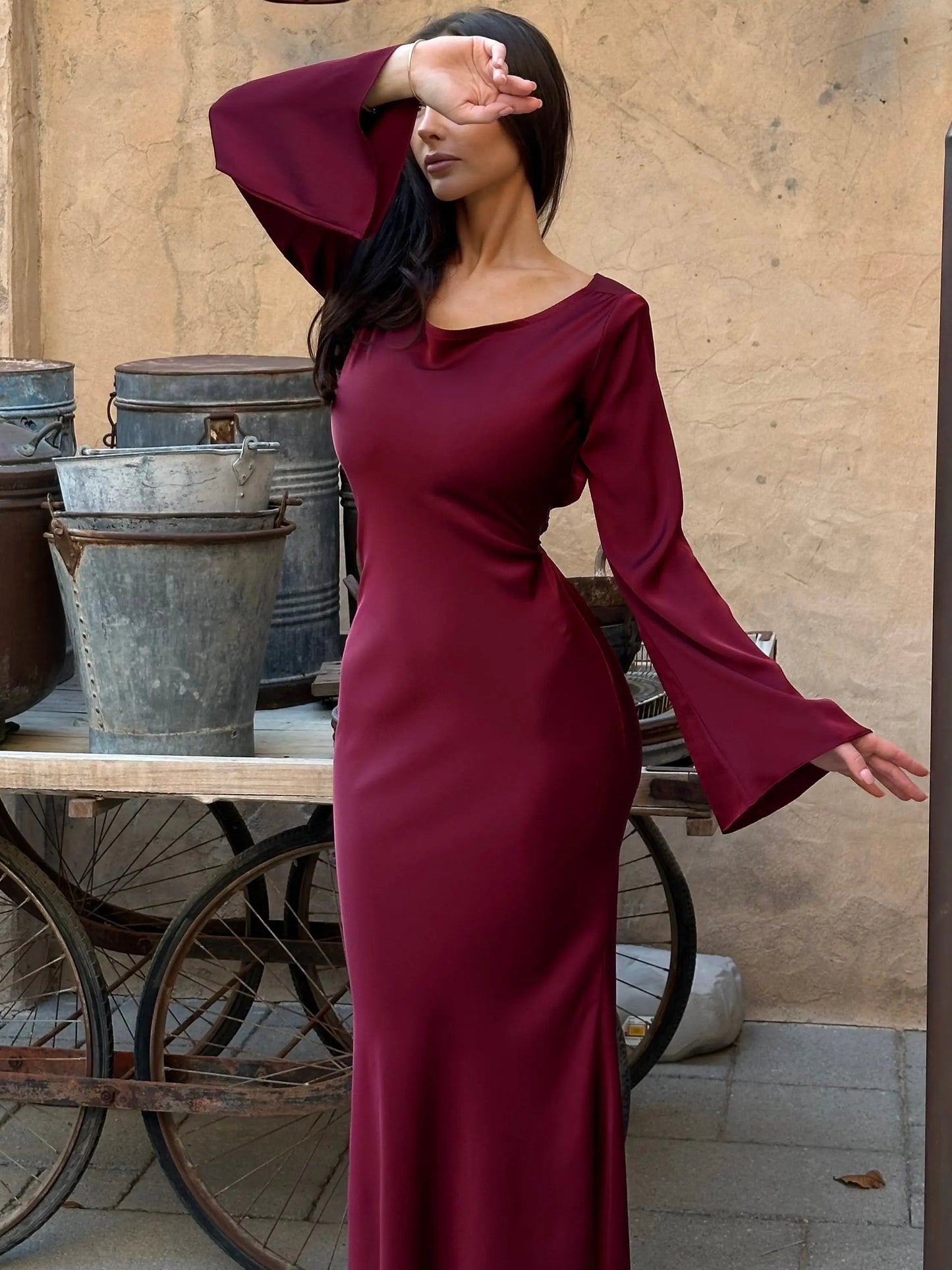 Valeria - Damen Maxikleid elegant langarm figurbetont mit weitem Saum