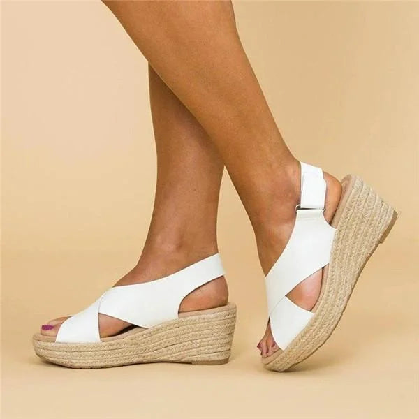 Marisol – Sommerliche Keilsandalen mit Bastsohle