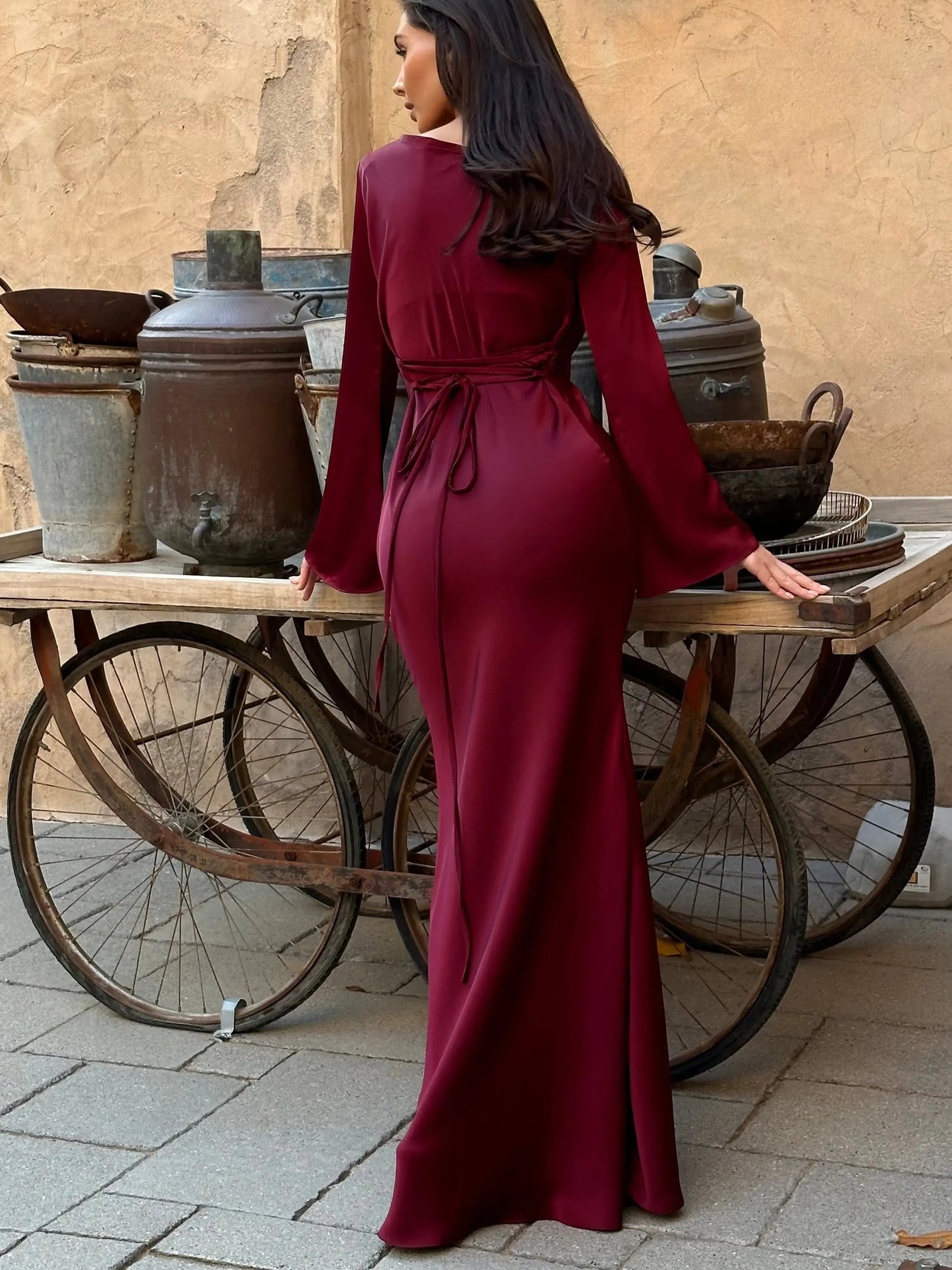 Valeria - Damen Maxikleid elegant langarm figurbetont mit weitem Saum