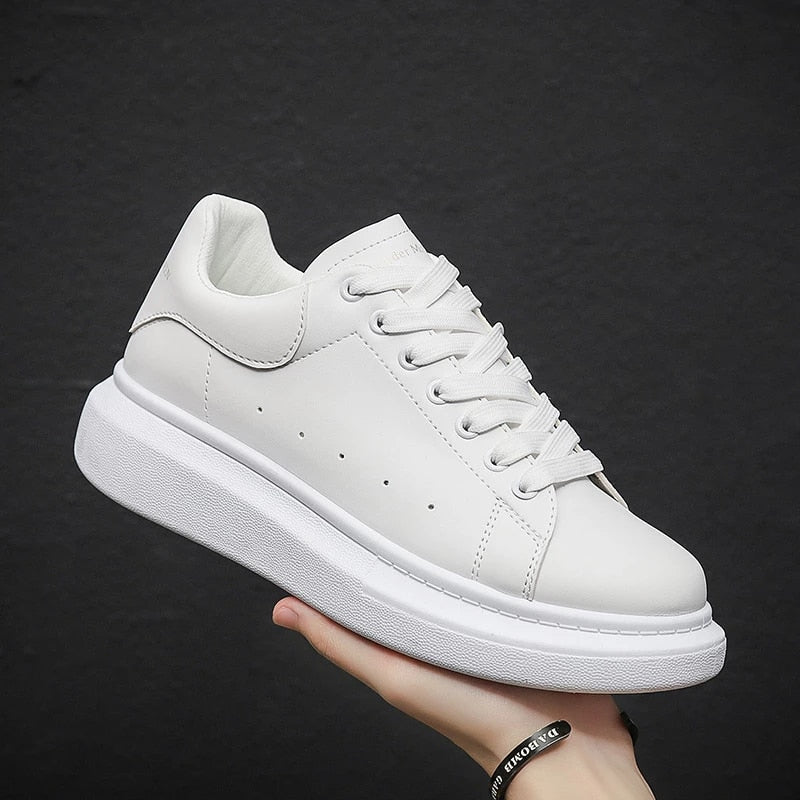 Noah - Unisex Sneaker in Weiß mit schwarzem Fersenpatch
