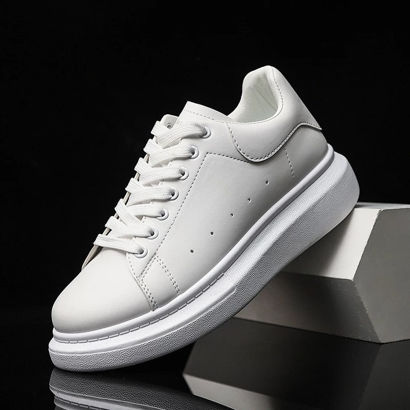 Noah - Unisex Sneaker in Weiß mit schwarzem Fersenpatch