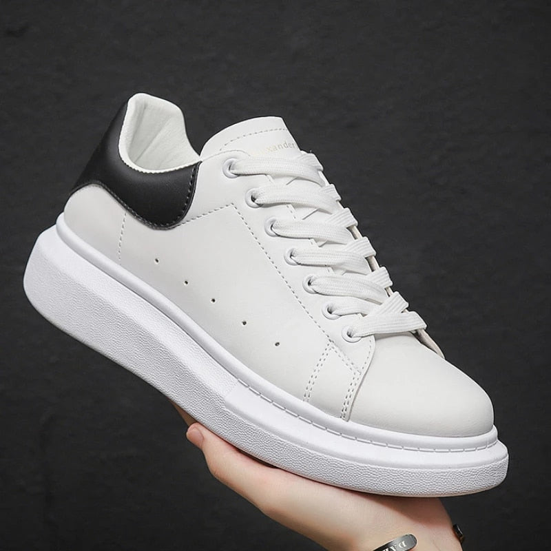Noah - Unisex Sneaker in Weiß mit schwarzem Fersenpatch