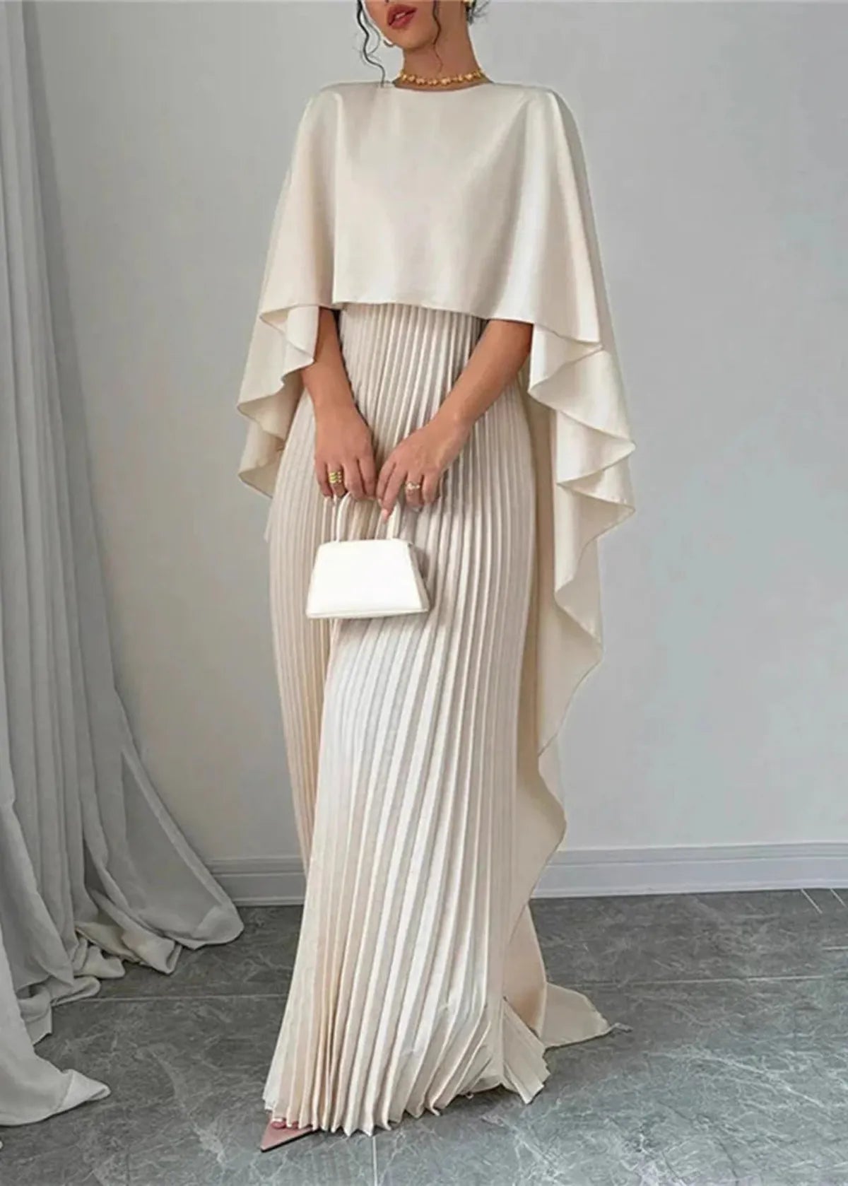 Elena - Damenkleid mit plissiertem Rock und Umhang-Design