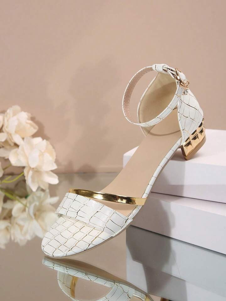 Lucia – Elegante Sandalen mit Goldakzenten