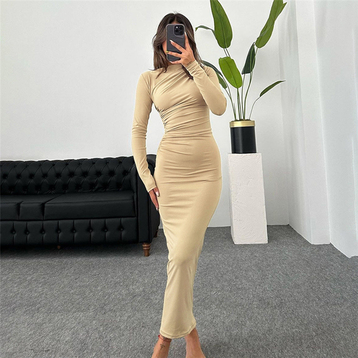 Amara – Damen Bodycon Kleid mit langen Ärmeln und Raffungen