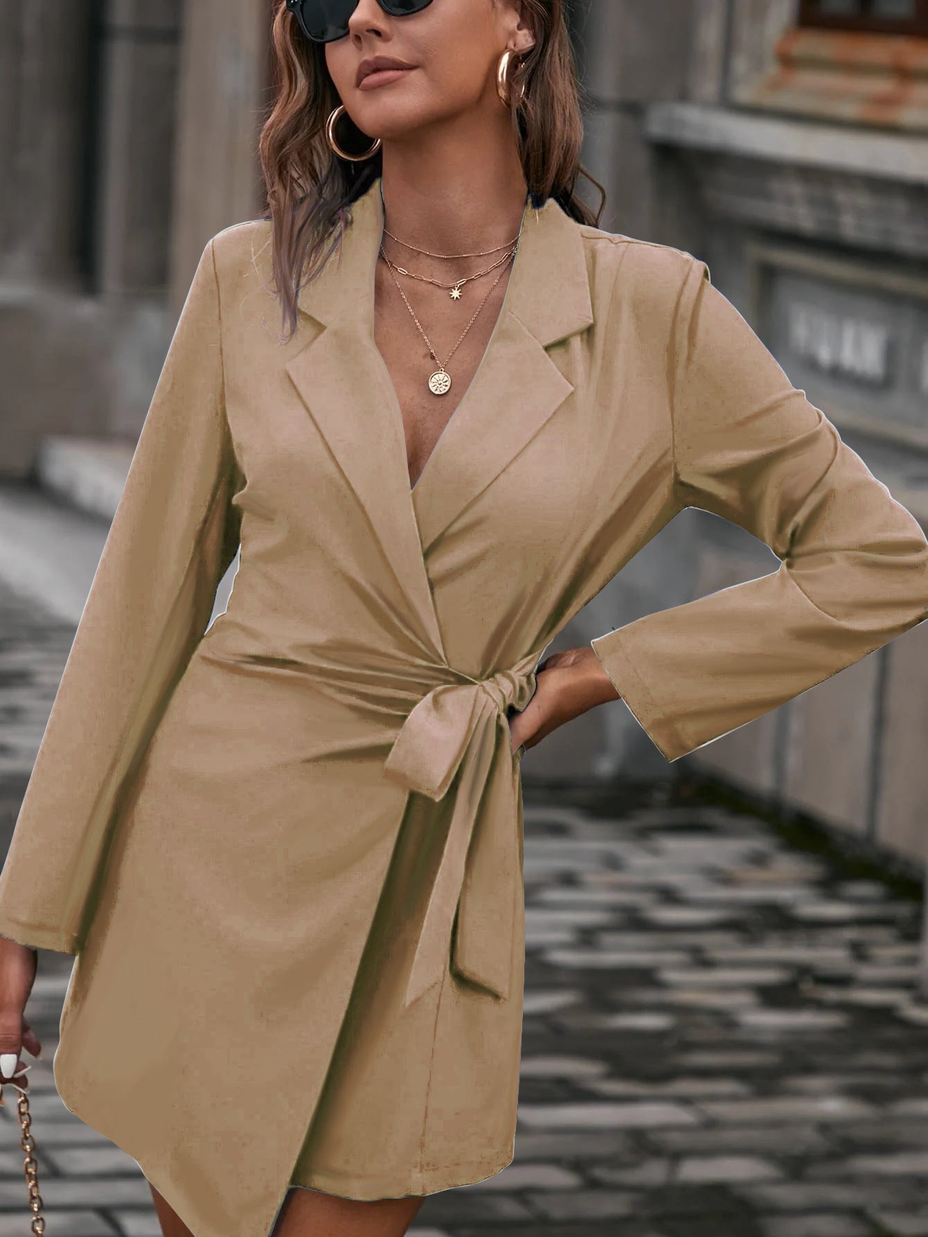 Carla - Damenkleid mit Reverskragen und Taillengürtel