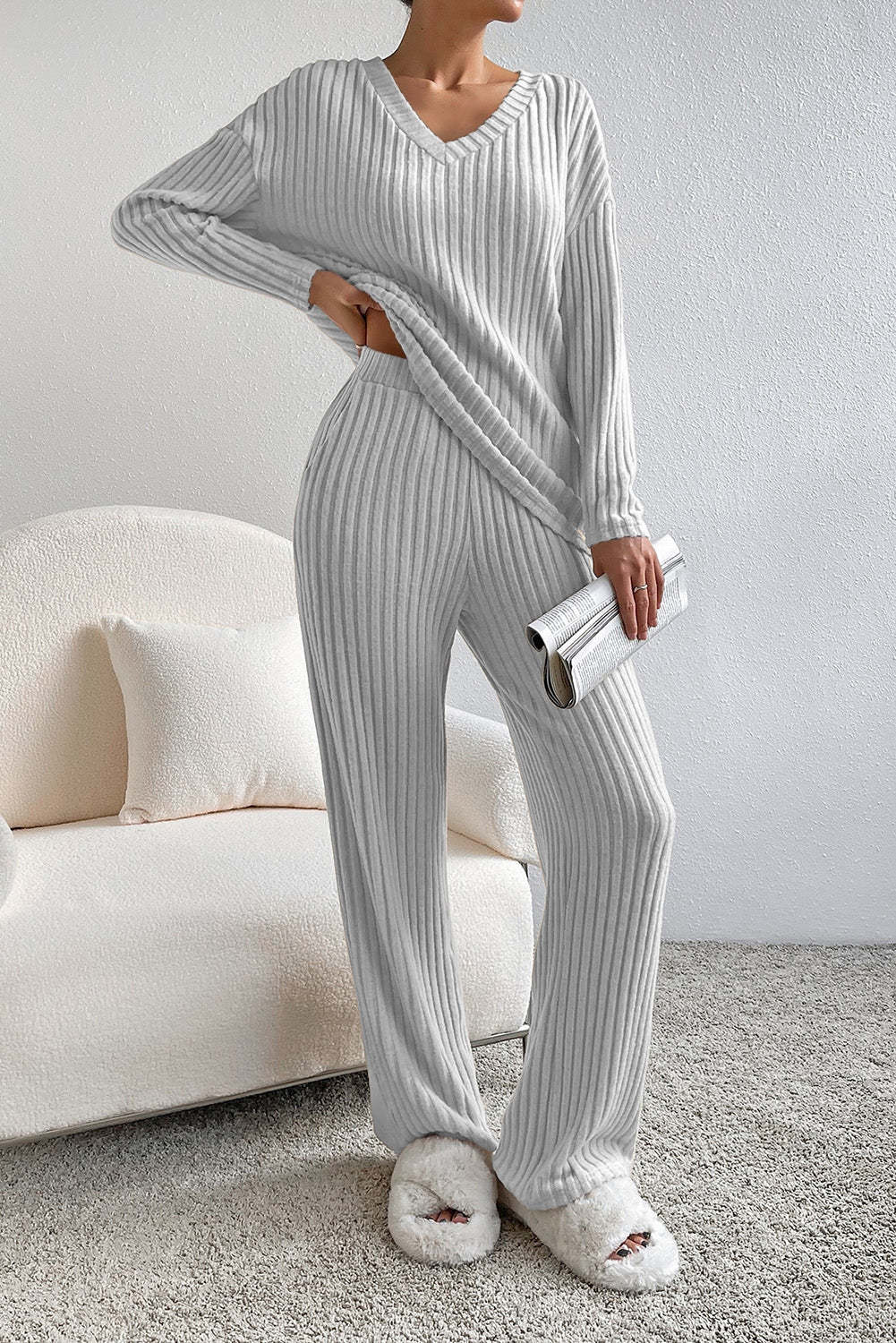 Alina – Damen Strick-Set mit V-Ausschnitt und lockerer Passform