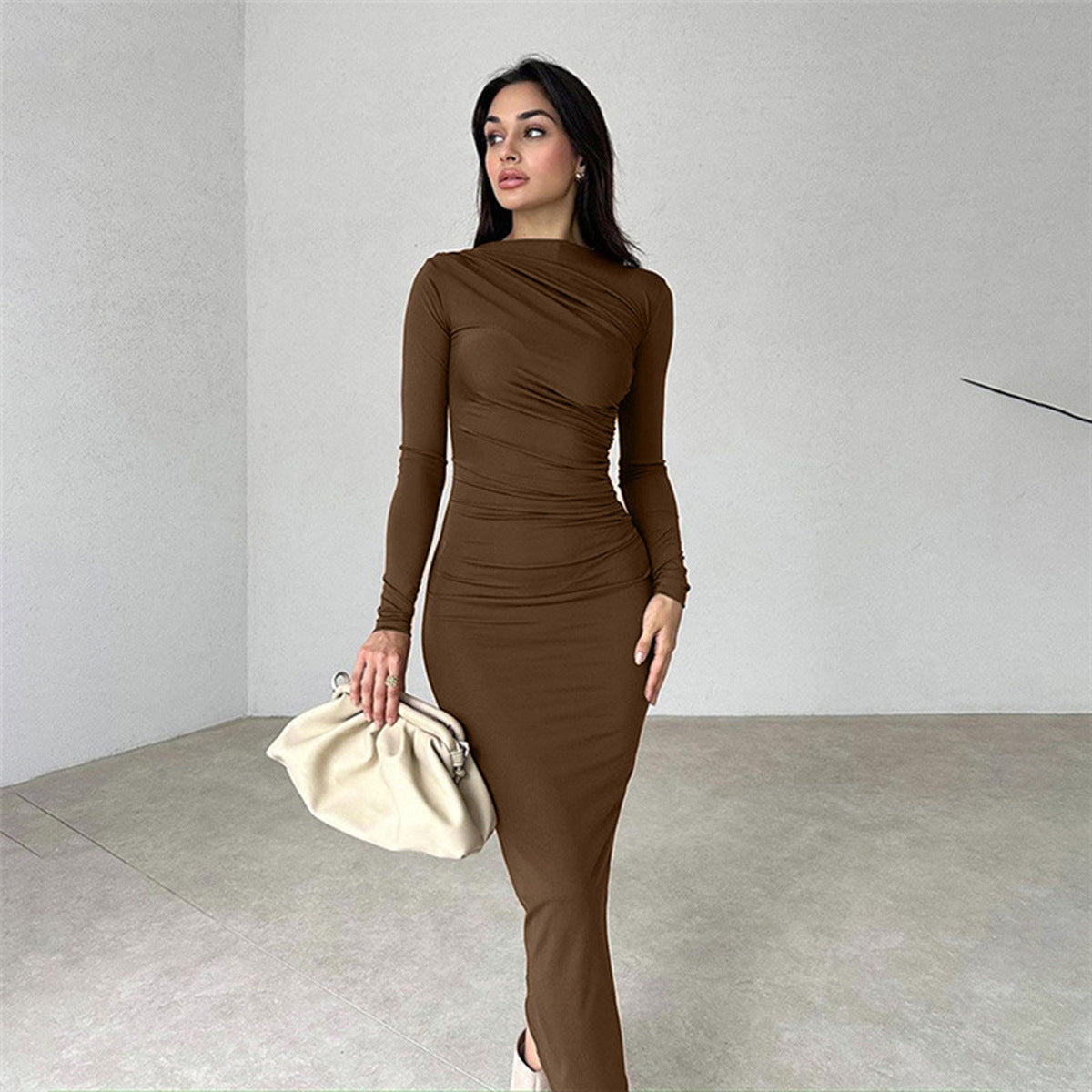 Amara – Damen Bodycon Kleid mit langen Ärmeln und Raffungen
