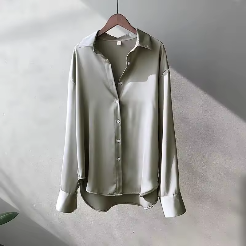 Clara - Damenbluse mit Satin-Finish und klassischem Kragen