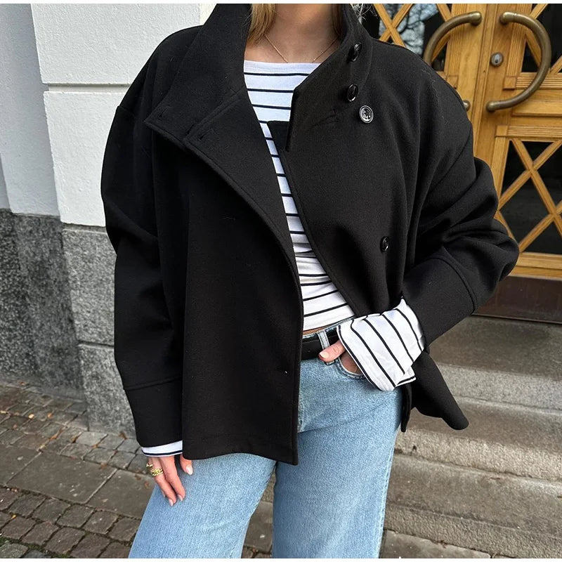 Lea – Asymmetrische Stehkragenjacke Damen