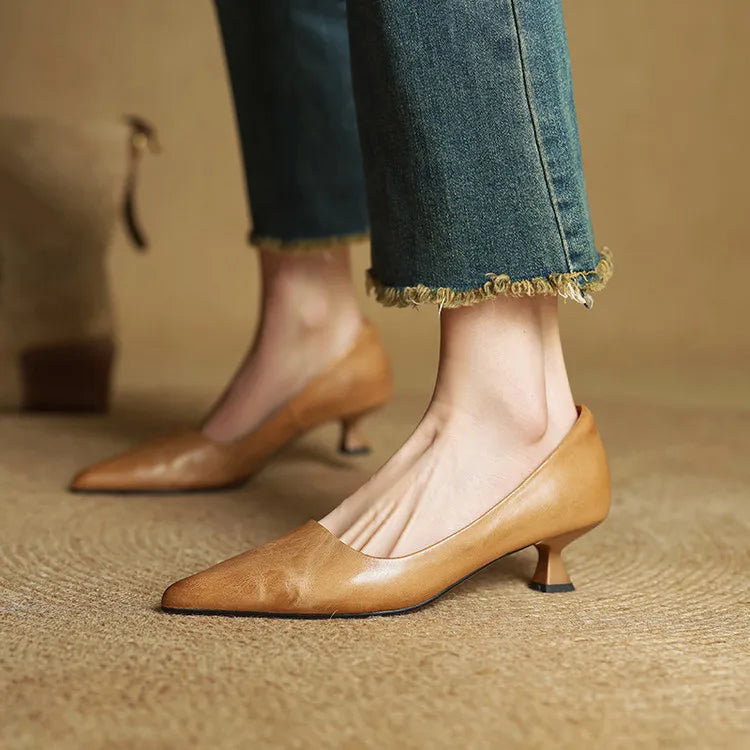 Elena - Damen Pumps mit Kitten-Heel