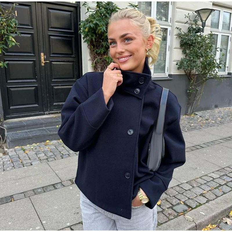 Lea – Asymmetrische Stehkragenjacke Damen