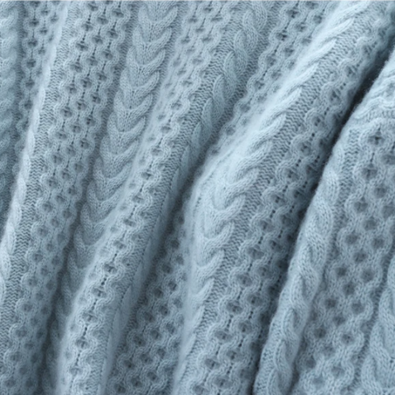 Sophie - Damen Strickpullover mit Zopfmuster und Rollkragen