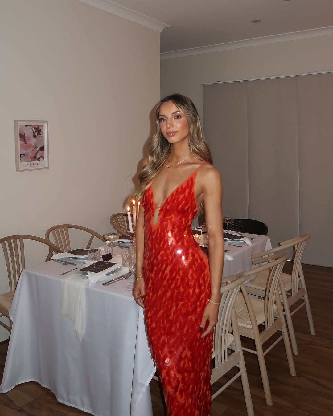 Camila - Damen Abendkleid mit Pailletten und tiefem Ausschnitt
