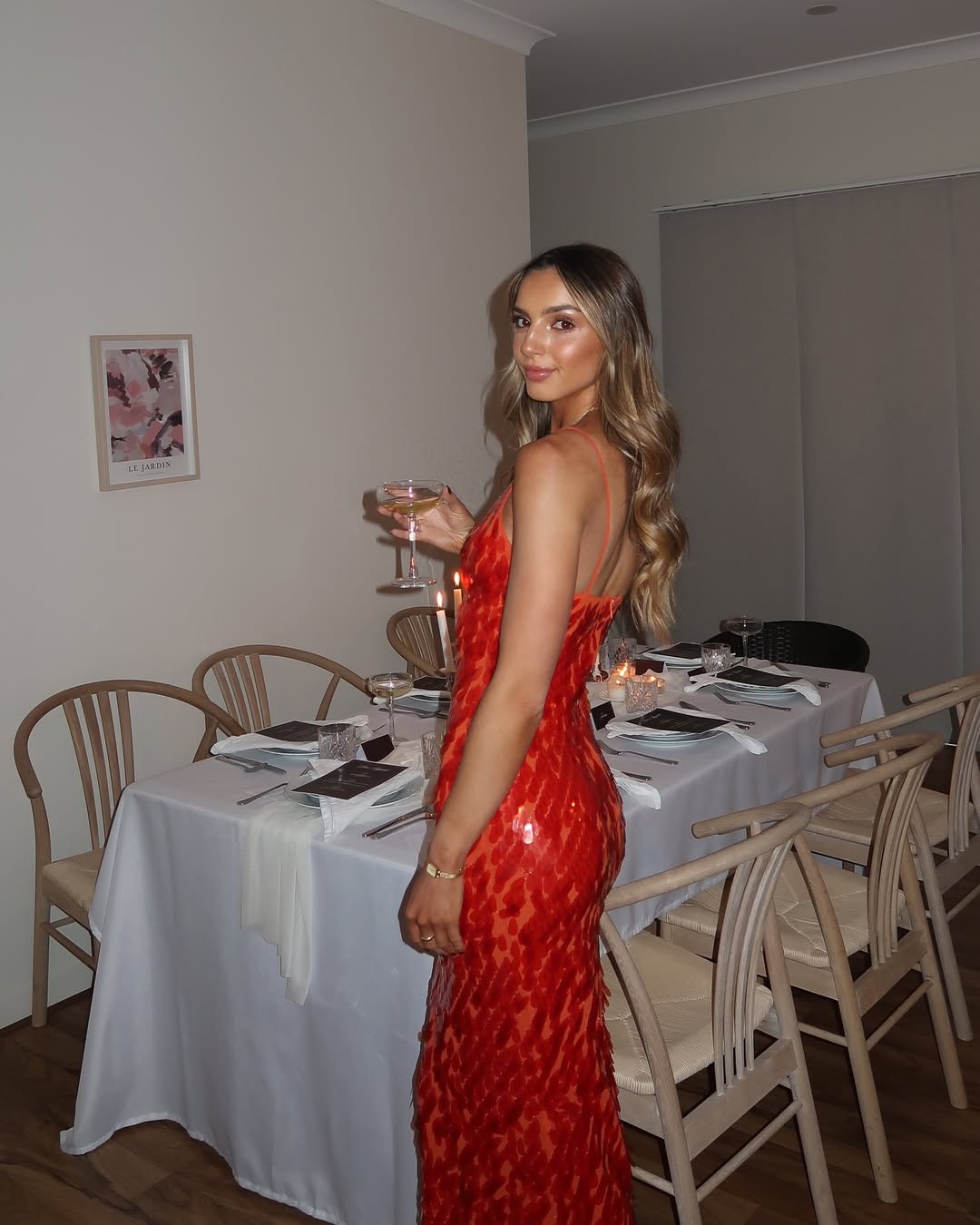 Camila - Damen Abendkleid mit Pailletten und tiefem Ausschnitt