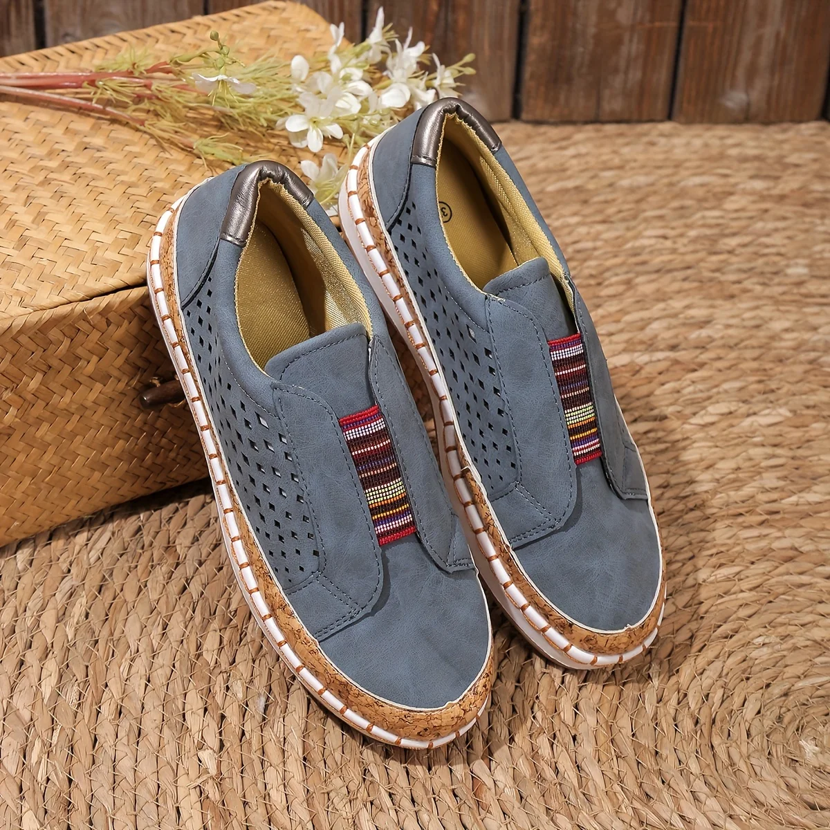 Mara – Bequeme Slipper mit Kork-Details