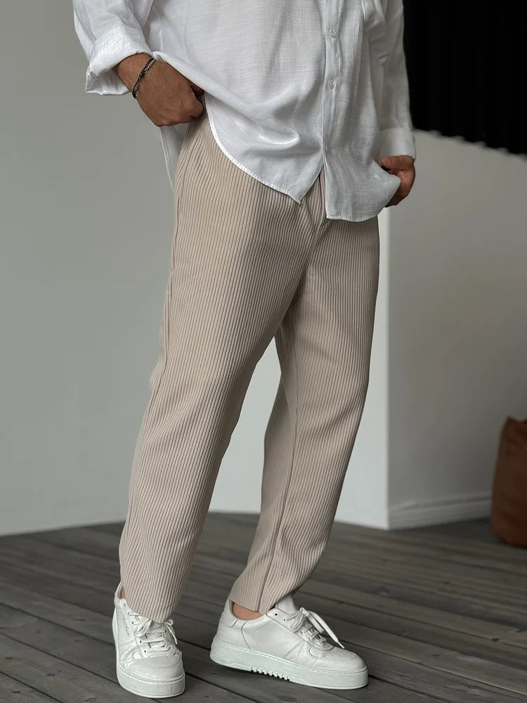 Noah – Plissierte Freizeit Herrenhose