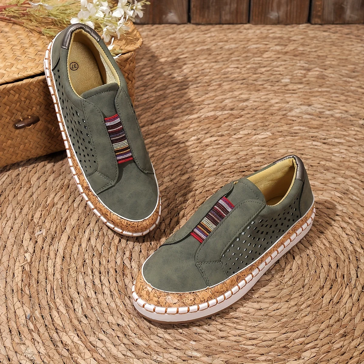 Mara – Bequeme Slipper mit Kork-Details