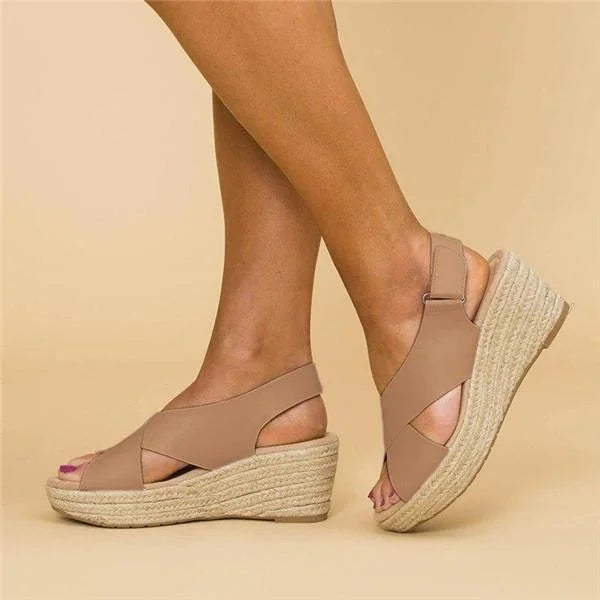 Marisol – Sommerliche Keilsandalen mit Bastsohle