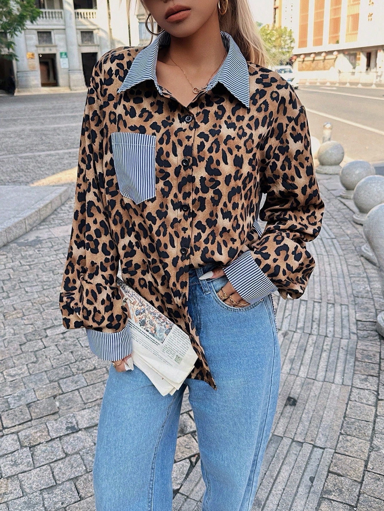 Livia - Damenbluse mit Leopardenmuster und Kontrastdetails