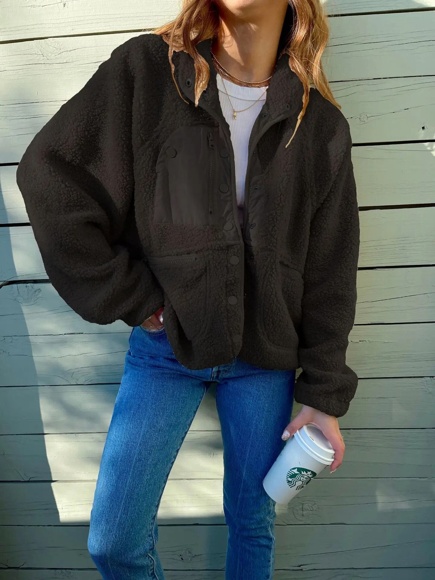 Amira - Damen Teddyjacke mit Knopfleiste und Brusttaschen