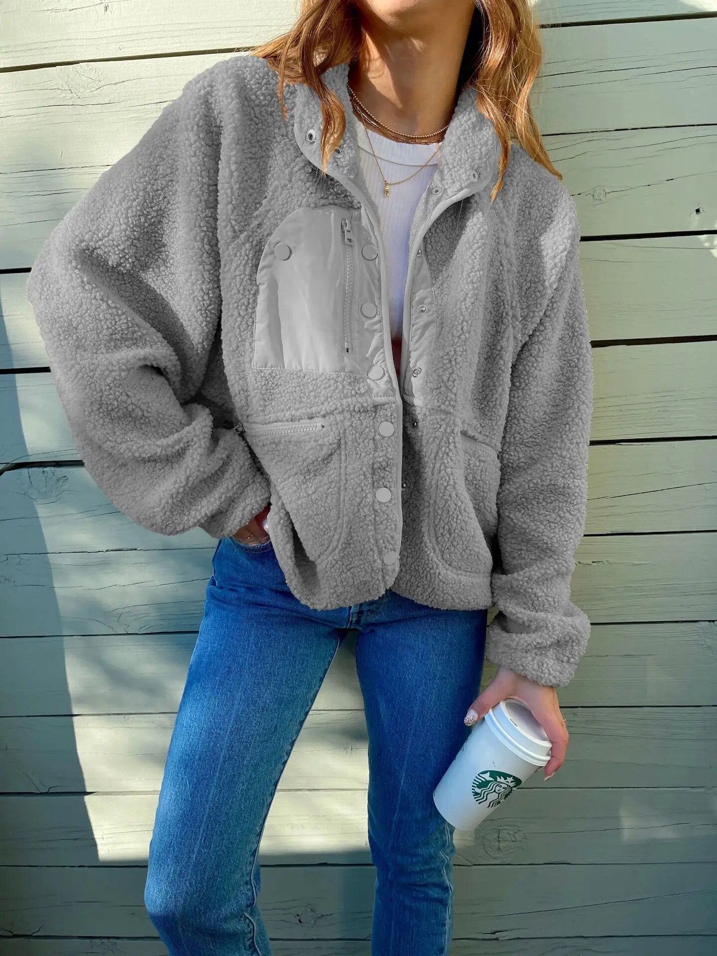 Amira - Damen Teddyjacke mit Knopfleiste und Brusttaschen