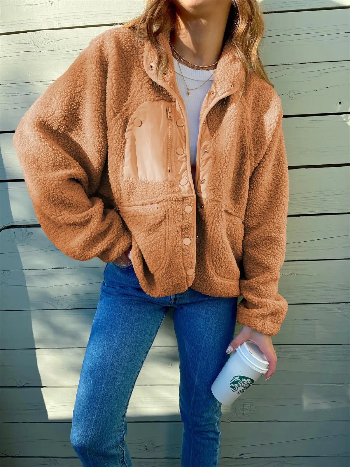 Amira - Damen Teddyjacke mit Knopfleiste und Brusttaschen