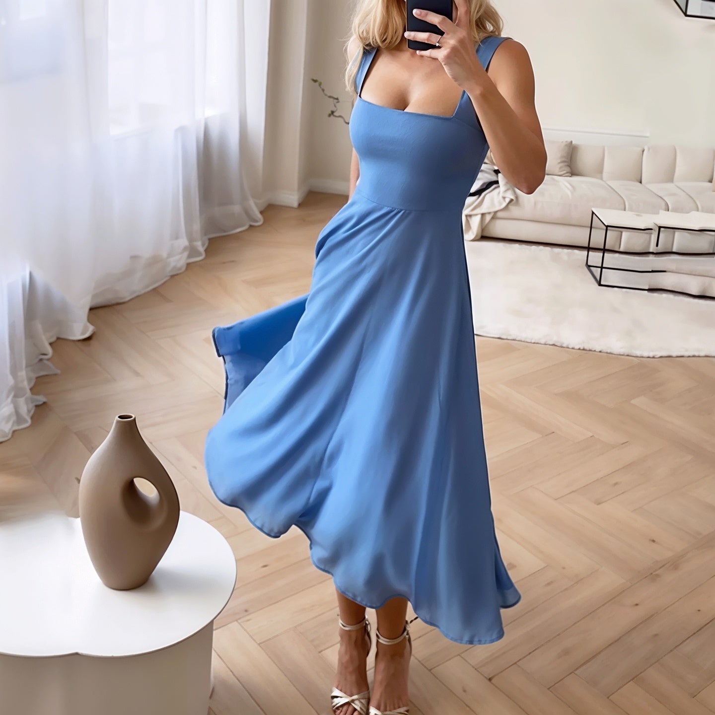 Elina – Elegantes Midikleid mit breiten Trägern