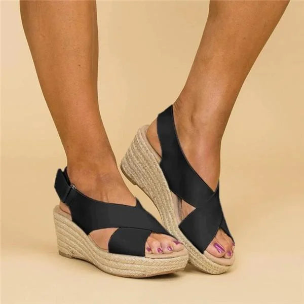 Marisol – Sommerliche Keilsandalen mit Bastsohle