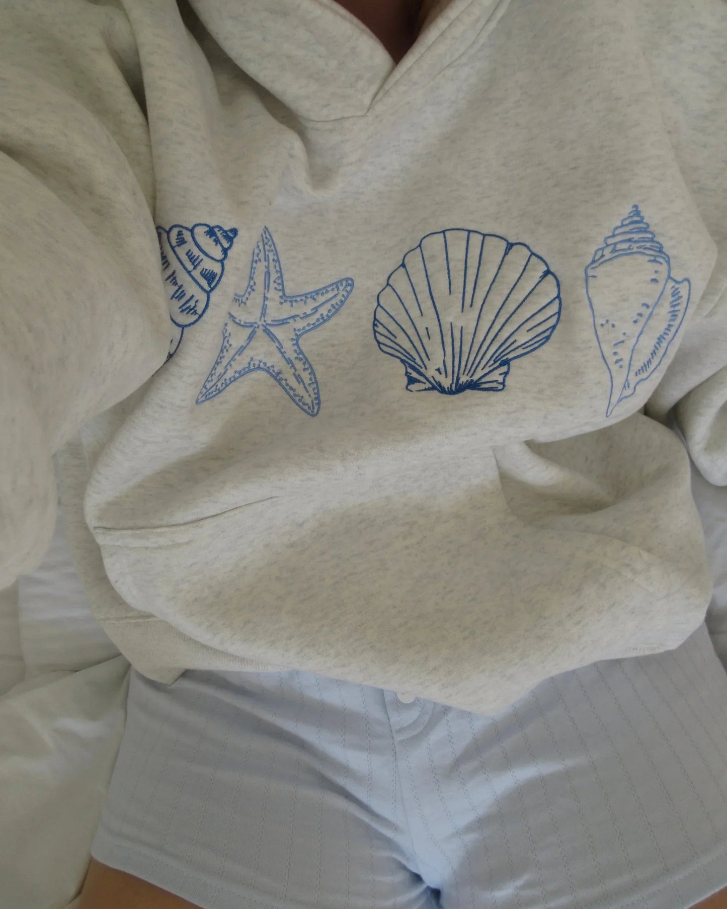 Isla – Coastal-Inspired Graphic Hoodie for Women