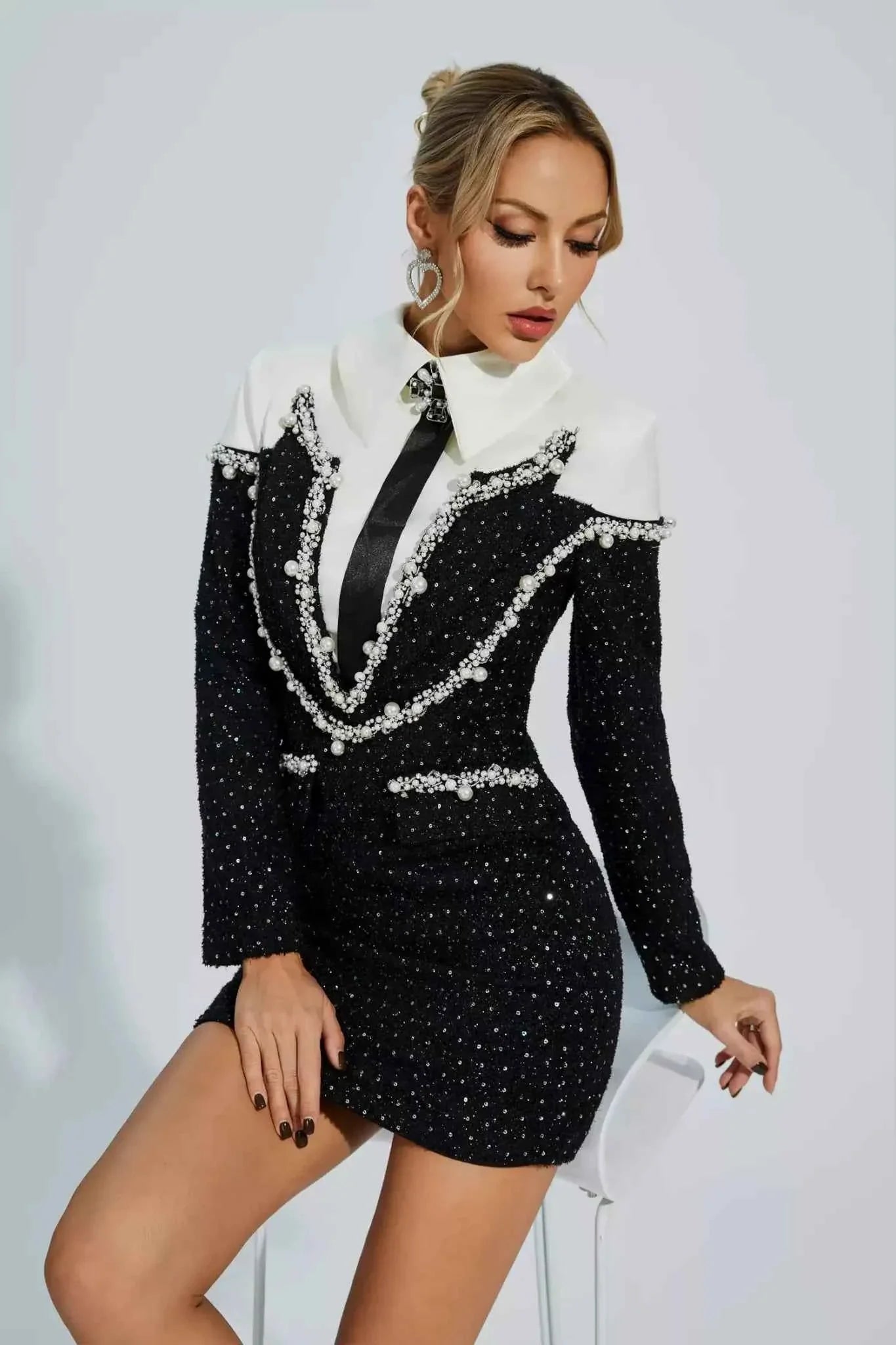 Diana - Elegantes Damen-Minikleid mit Kragen, langen Ärmeln