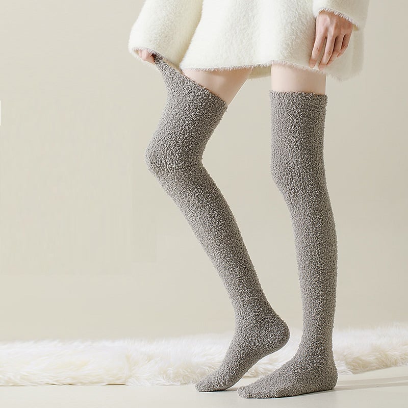 Mila – Flauschige Overknee-Socken für Damen