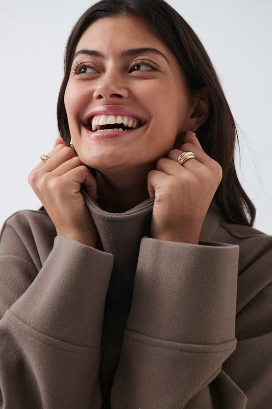 Lea – Asymmetrische Stehkragenjacke Damen