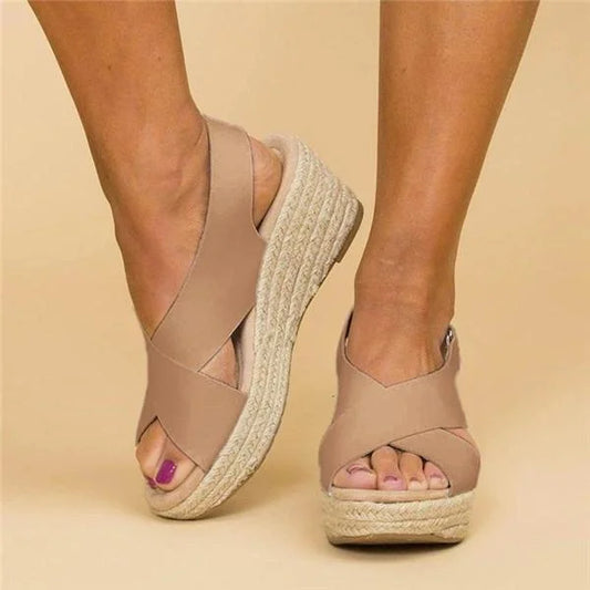 Marisol – Sommerliche Keilsandalen mit Bastsohle