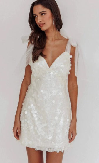 Sophia - Damen Minikleid funkelnd mit V-Ausschnitt und Schleifendetails