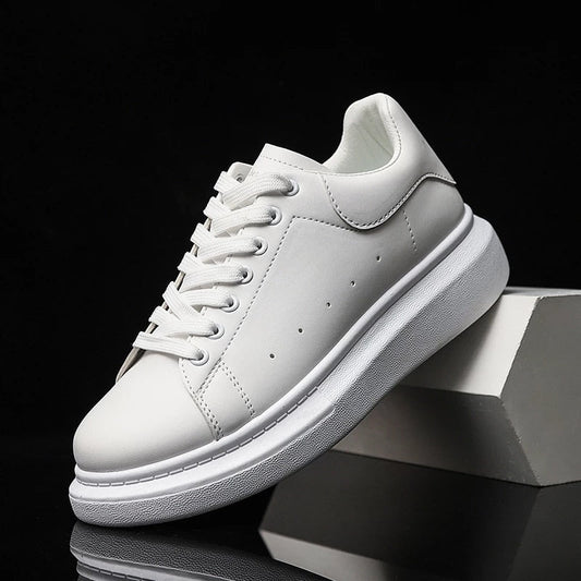 Noah - Unisex Sneaker in Weiß mit schwarzem Fersenpatch
