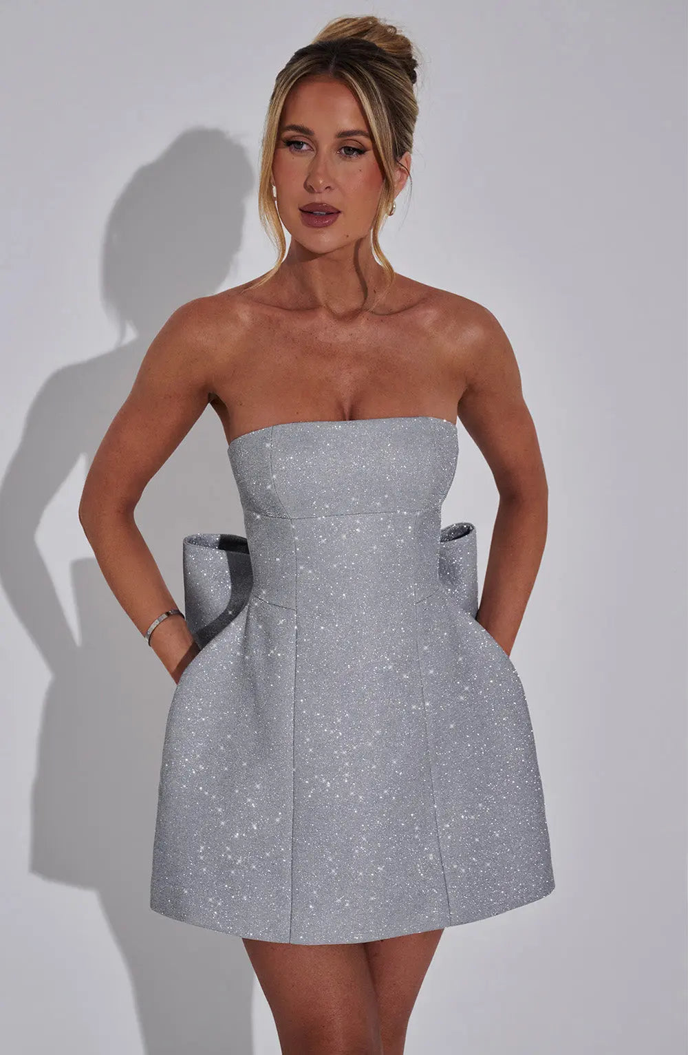 Aurora - Damen Minikleid glitzernd trägerlos mit ausgestelltem Rock