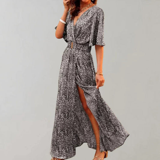Liora – Maxikleid mit Gürtel und seitlichem Schlitz