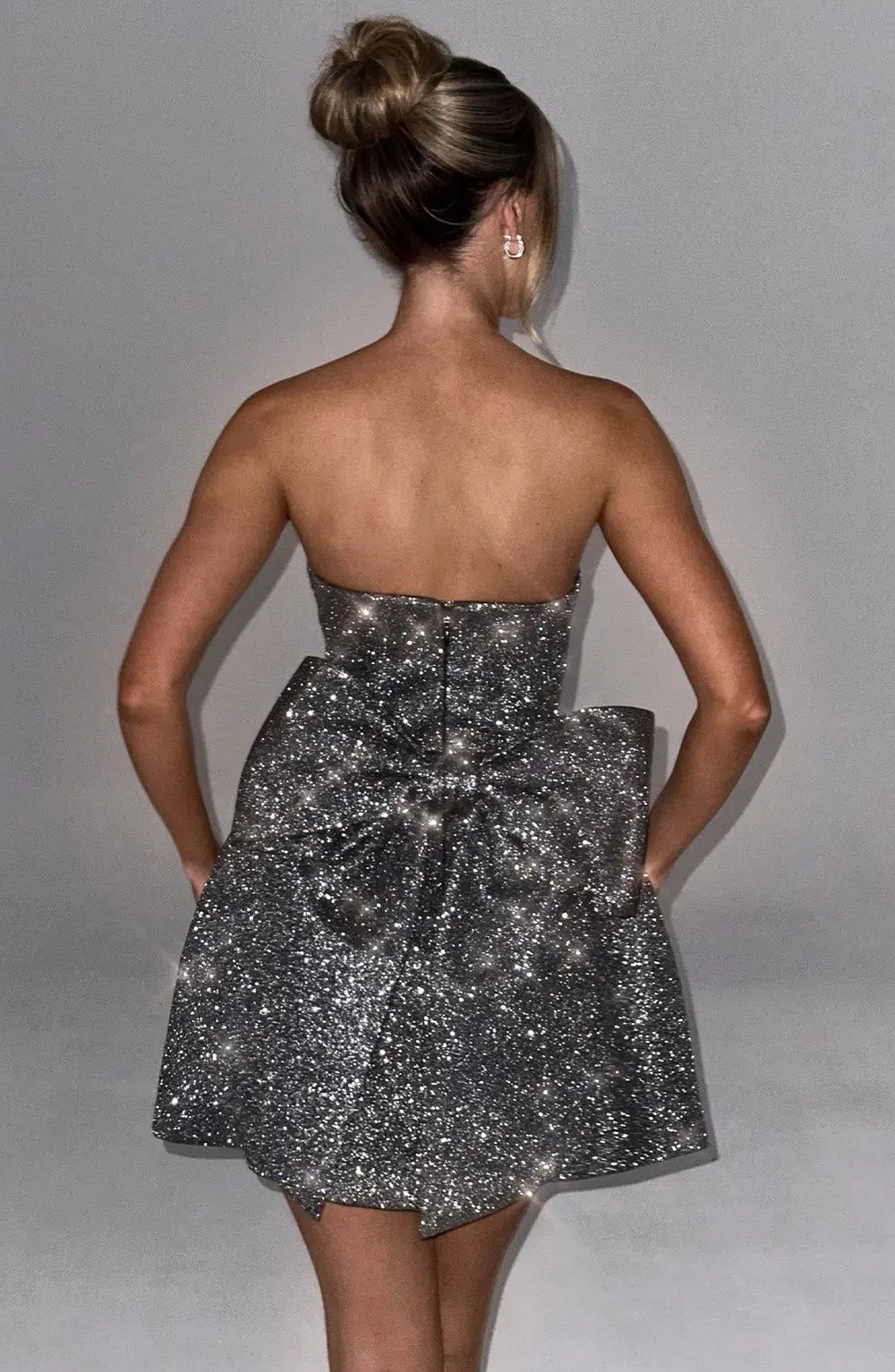 Aurora - Damen Minikleid glitzernd trägerlos mit ausgestelltem Rock