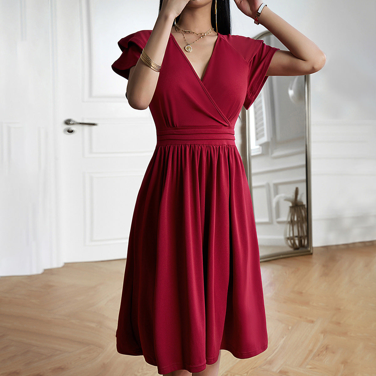 Lucia | Elegante vestido midi con escote en V
