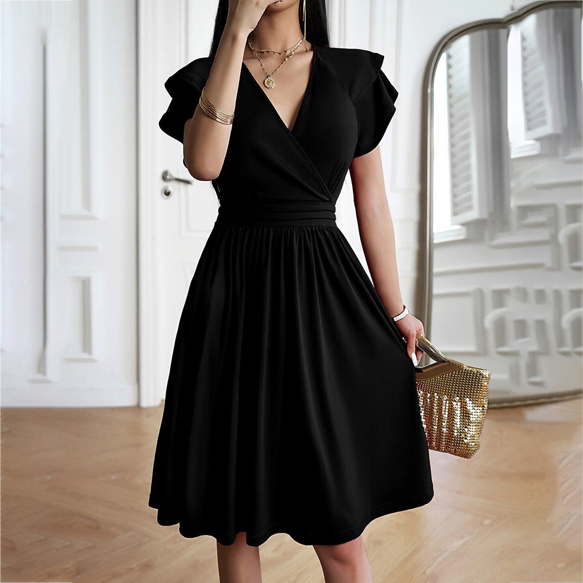 Lucia | Elegante vestido midi con escote en V