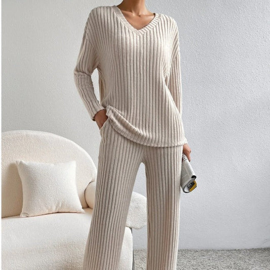 Alina – Damen Strick-Set mit V-Ausschnitt und lockerer Passform
