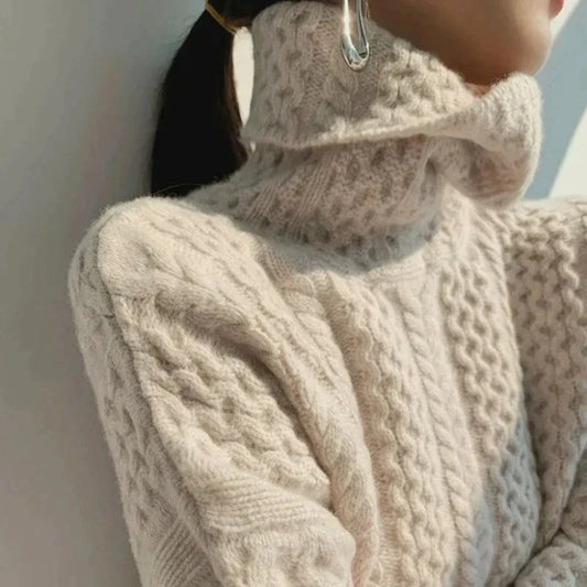 Sophie - Damen Strickpullover mit Zopfmuster und Rollkragen