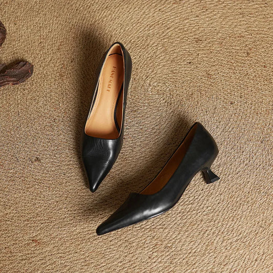 Elena - Damen Pumps mit Kitten-Heel