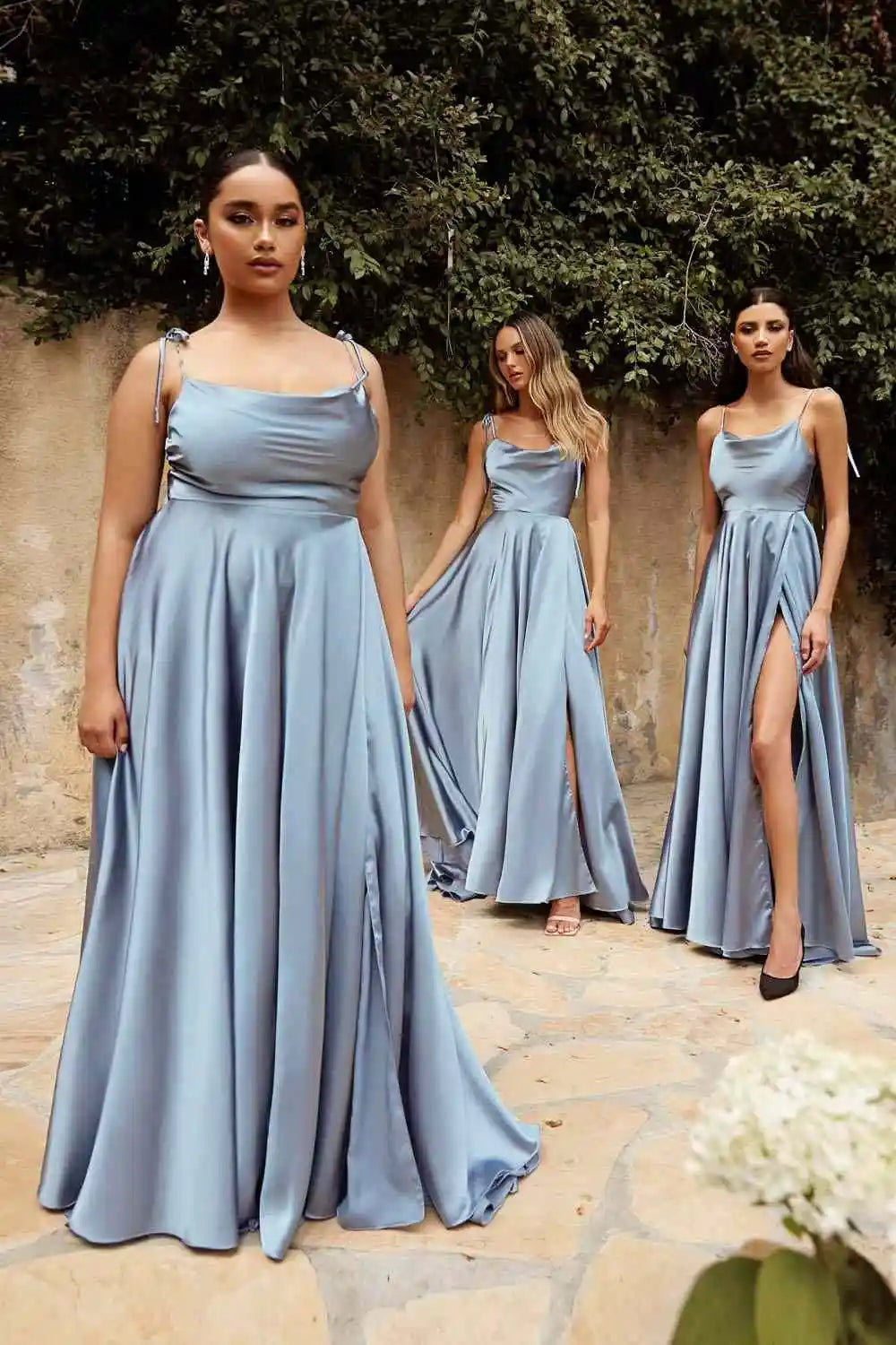 Isabel | Elegante vestido de invitada de boda con tirante espagueti y abertura