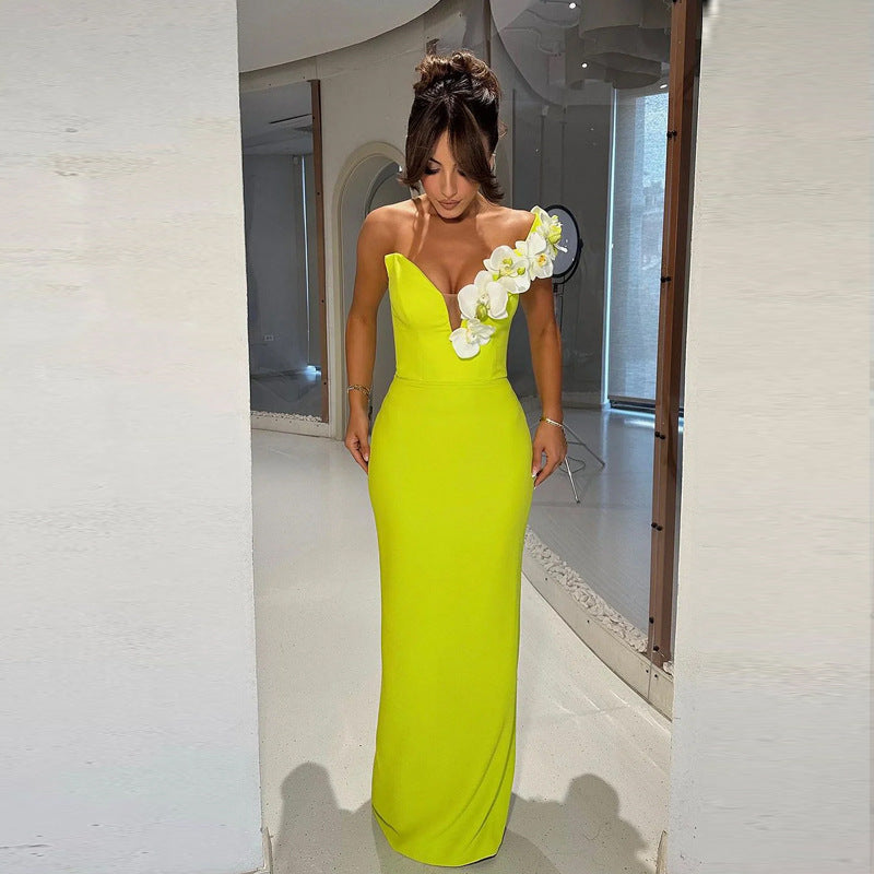 Luciana - Vestido largo asimétrico con detalle floral